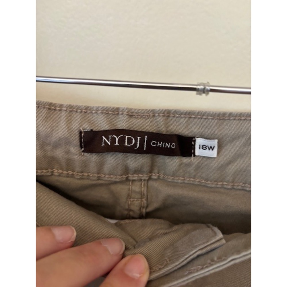 NYDJ Chino Pants Women's 18W Tan Khaki Straight Leg Stretch Cotton Made in USA - Picture 2 of 8